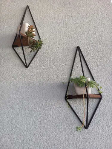 Kit de prateleira em metal com plantas