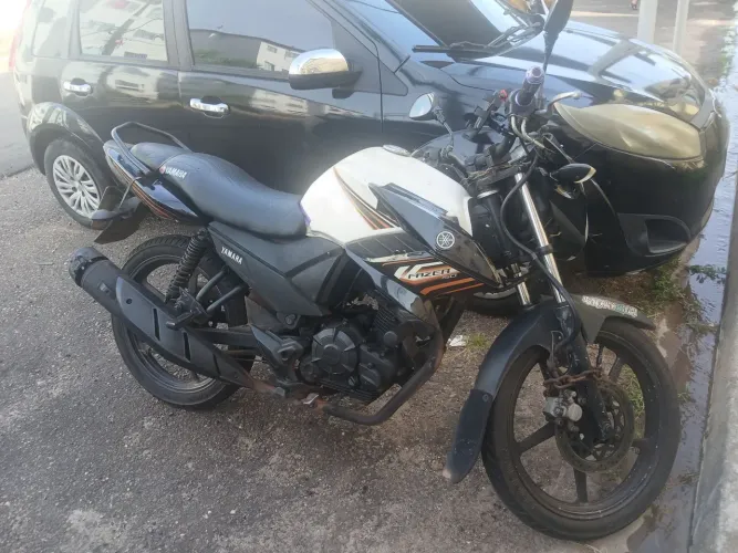 Vendo fezer 150 selada e quitada