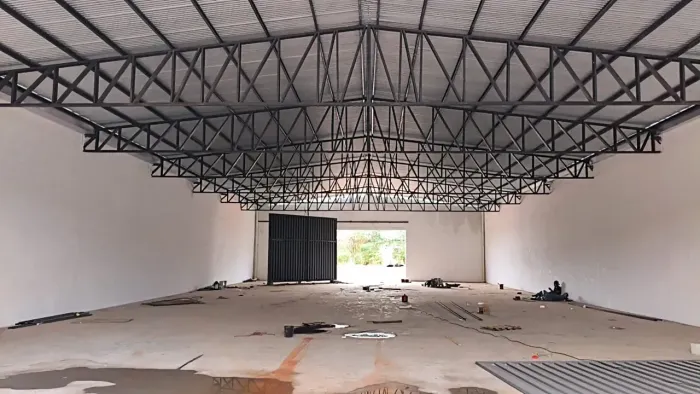 Excelente Barracão DE 730 M2 com pàtio e doca em Varzea Grande -MT