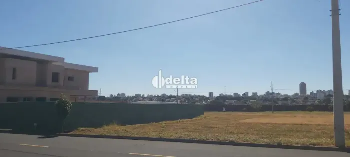 Terreno disponível para venda no bairro Jardim Inconfidência em Uberlândia MG