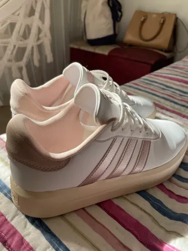 Tênis Adidas