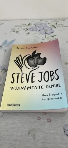 Livro Steve Jobs Insanamente Genial (Biografia em Quadrinhos)