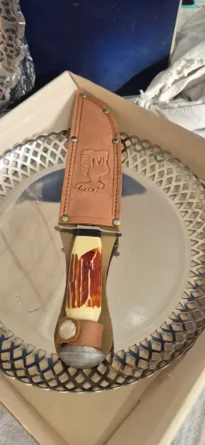 Esta é uma clássica faca de caça e esporte vintage da Tramontina (