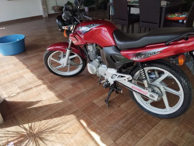 Cbx Strada 200 modelo 2002 a última.