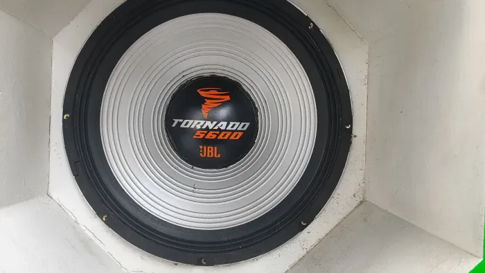 Alto falante 18 pol JBL 5.600