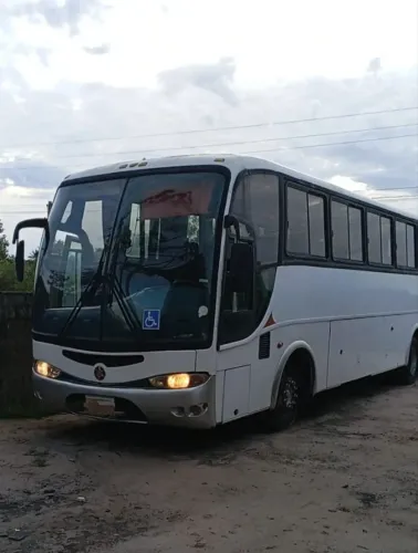 Ônibus em ótimo estado, pronto pra uso, documentação em dia.