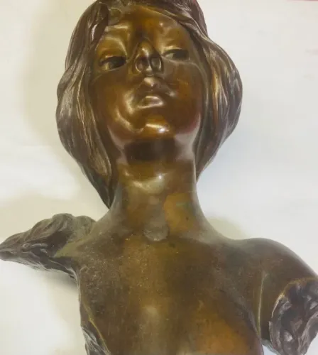 Busto em bronze Art Nouveau 'Silvia' de Emmanuel Villanis século XIX