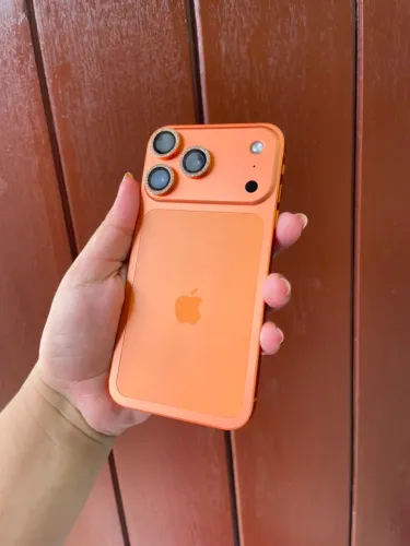 iphone 11 na carcaça do 17 pro