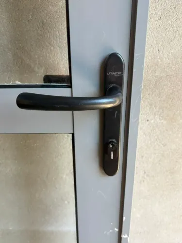 Porta de alumínio/ferro usado