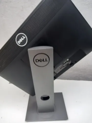 Monitor dell 19 polegadas led entradas display port vga dvi e USB giratório usado!!!