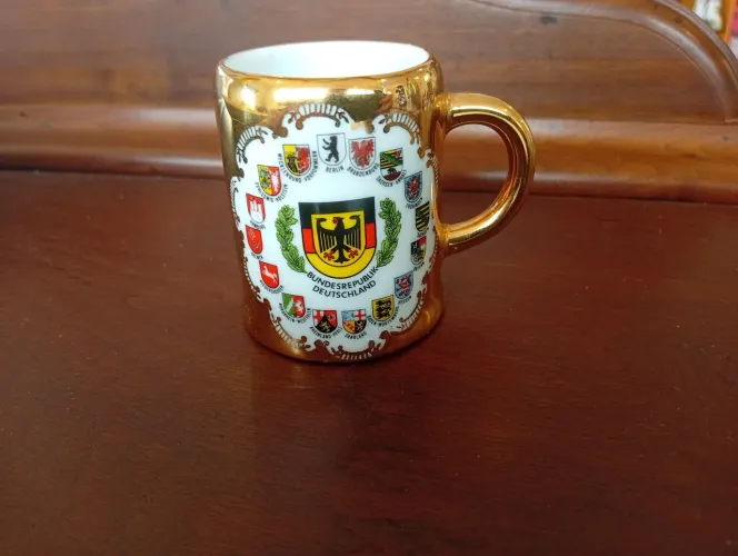 Caneca alemão trabalhada no ouro 24kl