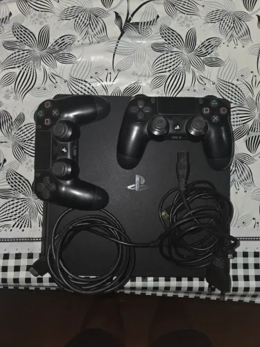 Playstation 4 Slim 1TB (CUH-2115B)