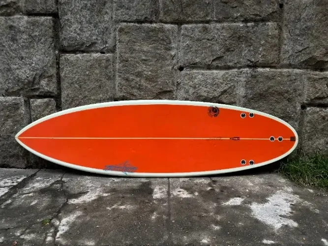 Prancha de surfe com quilhas! Uma nova igual está 3.050!!