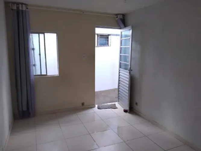 quitinete com banheiro, pia de pratos e lavanderia