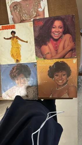 2 Discos de Vinil da Alcione para a Amanda!