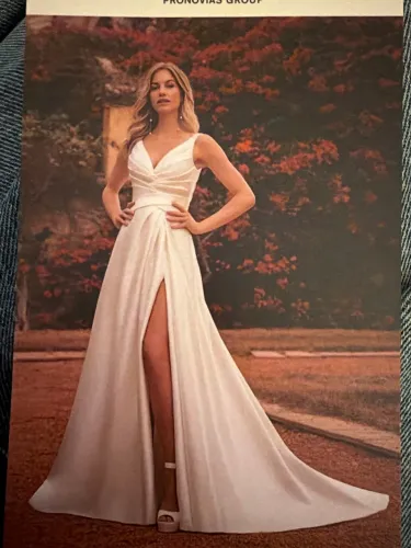 Vestido Zara Teena Off White em Mikado - Tamanho 42