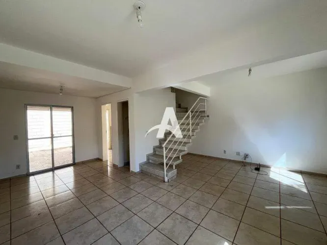 Casa para aluguel, 3 quartos, 1 suíte, 2 vagas, Morada da Colina - Uberlândia/MG