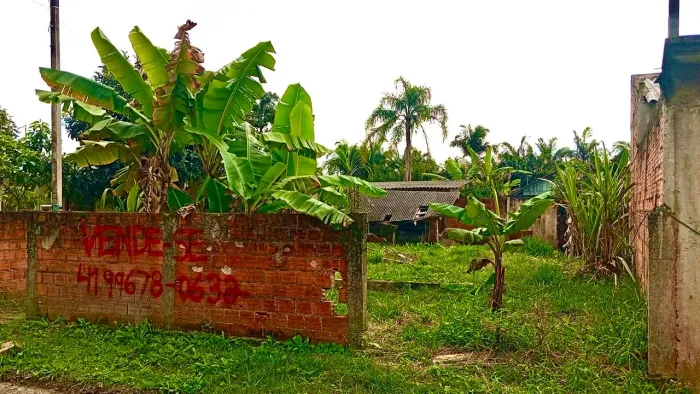 Terreno com Fundação