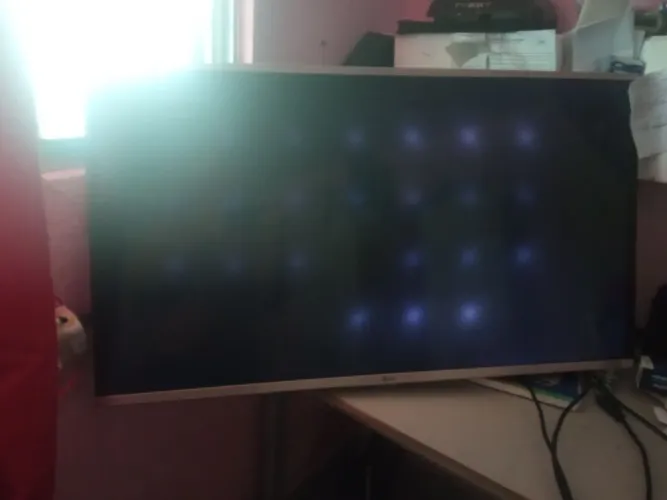 Tv LG 40 polegada modelo 40LF6350 pra vender do jeito que tá
