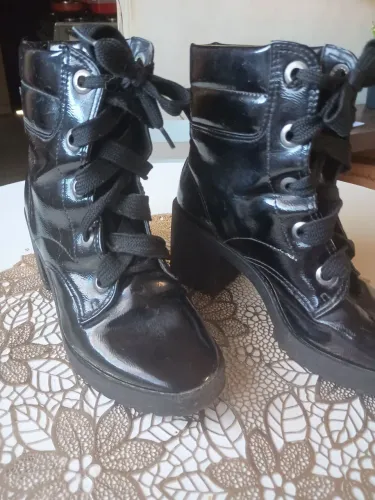 Bota Coturno com salto