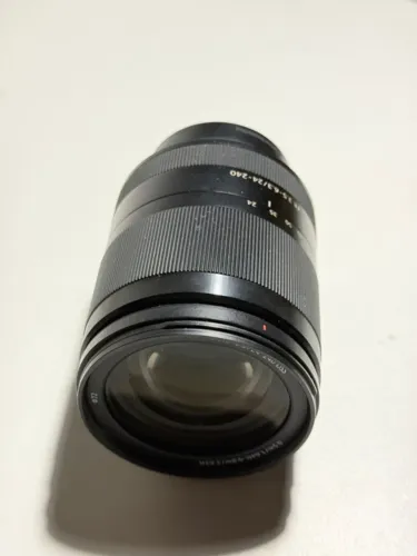 Lente Sony Fe 24-240mm 3.5-6.3 Seminova (preta)
