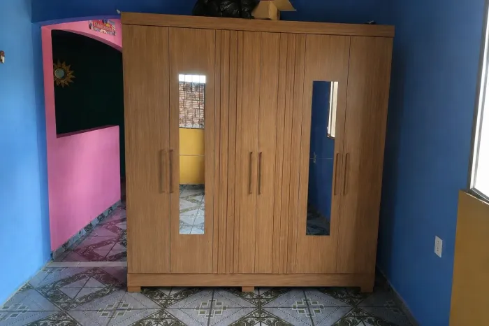 Guarda-roupa Com espelhos 