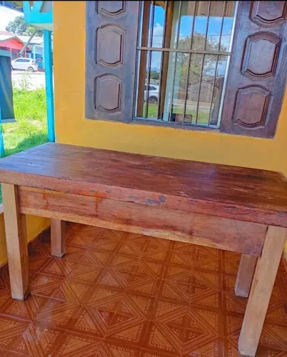 Mesa de madeira de lei à venda! Ypê branco