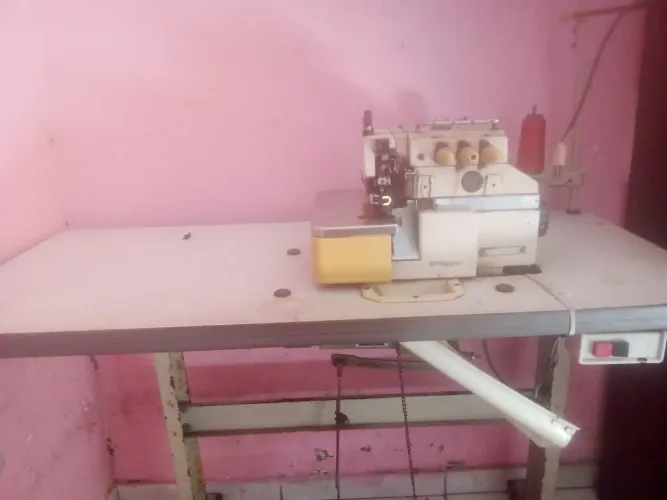 Máquina de costura elétrica