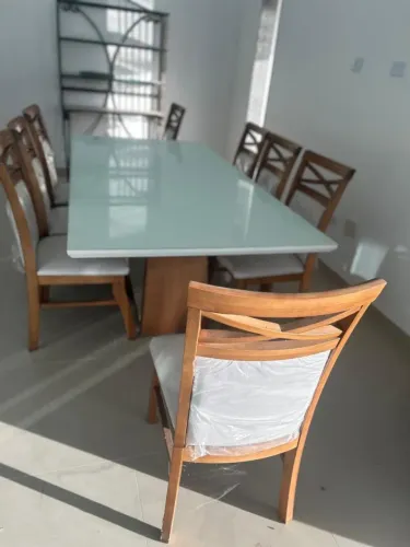 Mesa de jantar com 8 cadeiras