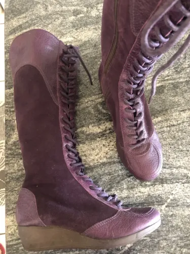 Bota roxa. Usaflex