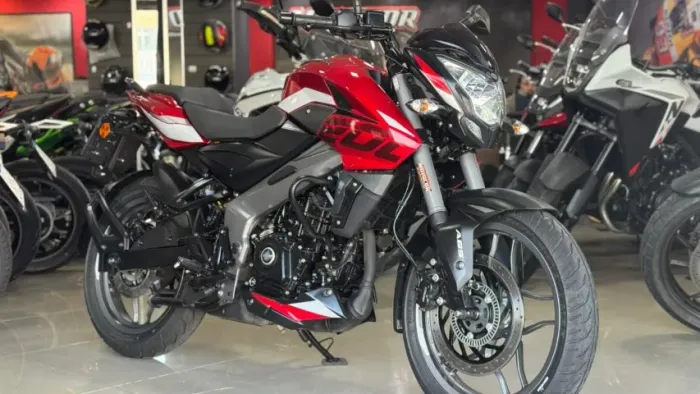 DOMINAR D200 ANO 2025 COM 9.389km RODADOS