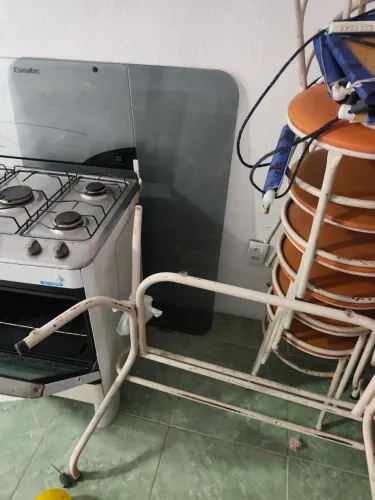 Fogão e mesa de 6 lugares