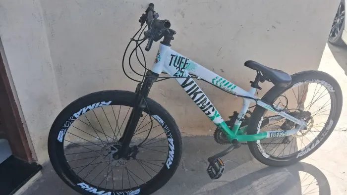 Bike semi nova a marcha do pedal n pega o resto normal