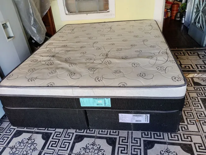 Vendo cama box kuiin 160 largura por 2M comprimento 