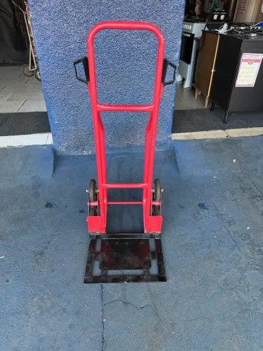 Carrinho de carga com função de subir escada