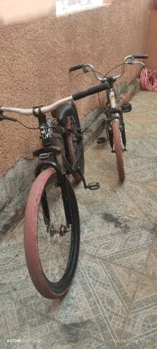 Vende- se 2 bicicletas, uma aro 26 viking, a outra aro 20 BMX .