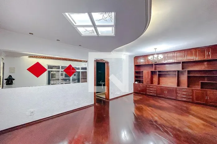 Casa à Venda - Vila Carrão, 4 Quartos, 300 m2