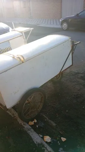 Vende se carrinho de coco