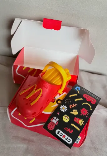 Brinquedo crocs mcfritas McDonald?s