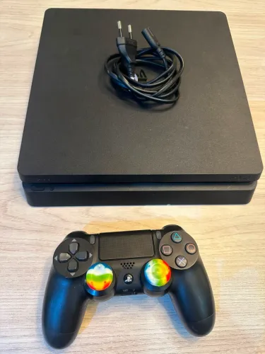 PS4 SLIM + 1 controle + GTA 5