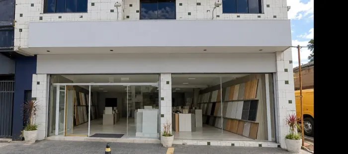 Loja na Avenida Martim Francisco, 765 300 m²