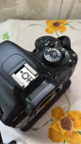 Câmera canon KISS X4