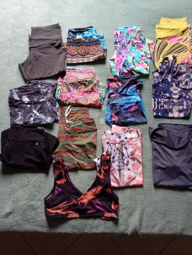Lote de roupas para academia 15 peças femininas tamanho diversos para revenda ou uso