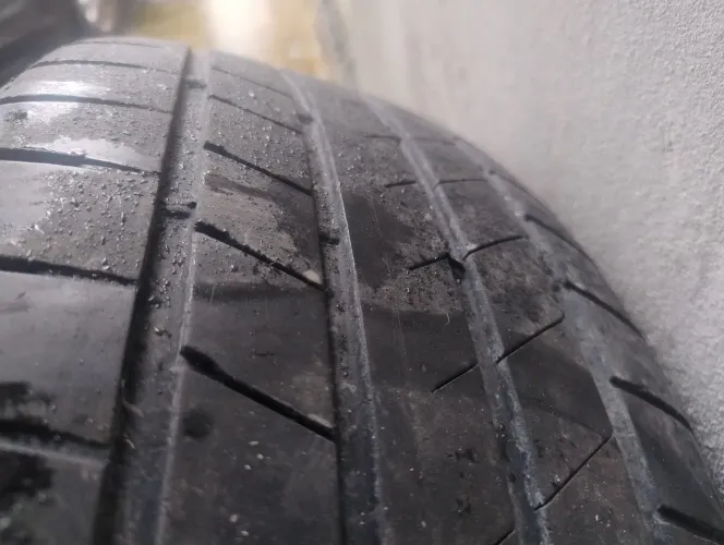 Pneu 18 - 225/55R18 - Bridgestone - USADO