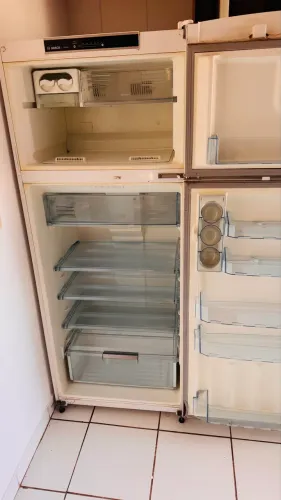 Geladeira 403L 
