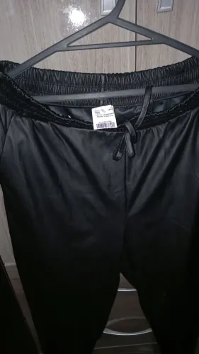 VENDO LINDA CALÇA DE COURO NOVA ACEITO PROPOSTAS A VISTA SOMENTE VENDO