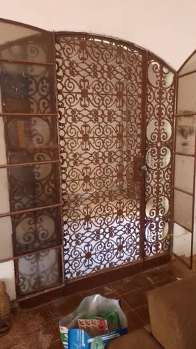 Porta e janela de ferro fundido