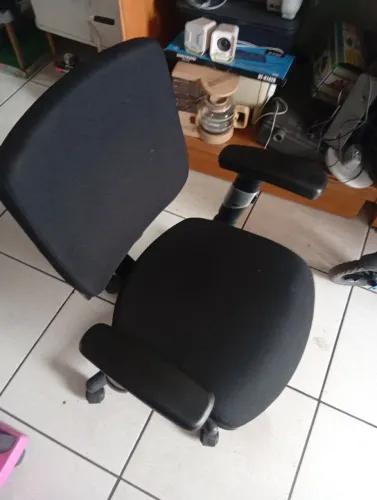 Cadeira escritório bom estado
