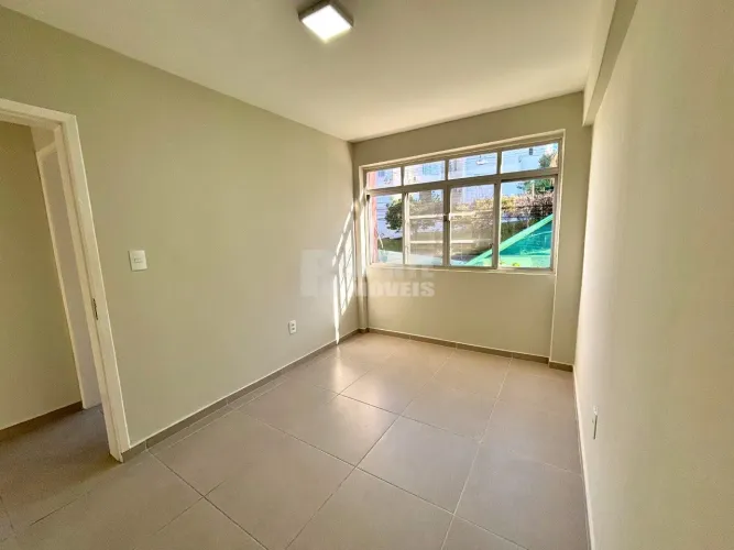 Apartamento à venda com 2 dormitórios e 1 vaga de garagem no bairro Trindade em Florianópo