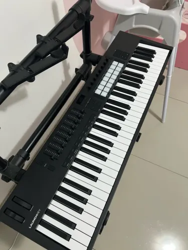 Controlador Novation Launchkey 61 MK4